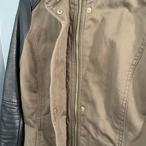 Women’s Jacket - Picture 4 of 5